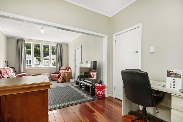 16 Riddlers Crescent Petone_5
