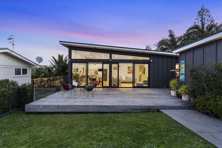 15 Beach Road Mellons Bay_21