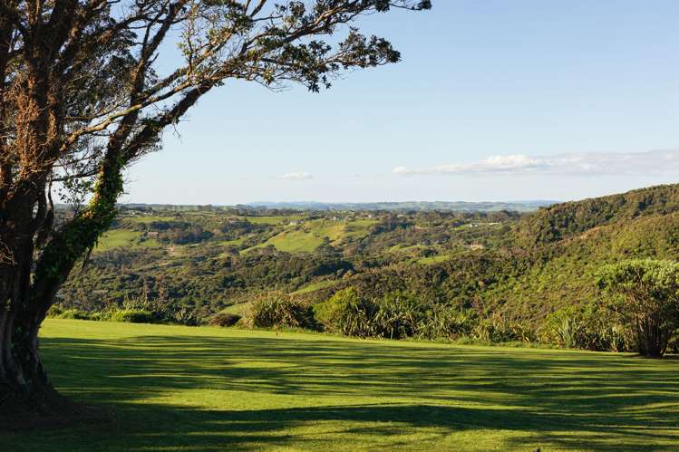 216 Constable Road Muriwai Beach_18