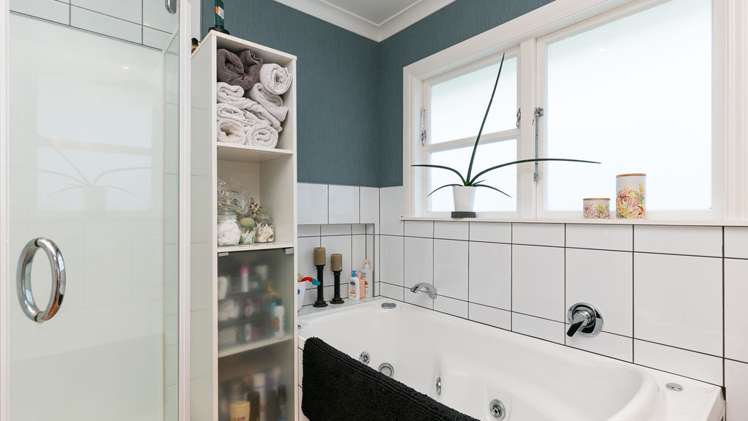 327 Main Road Tawa_13