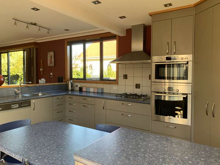 37 Main Road Owaka_15