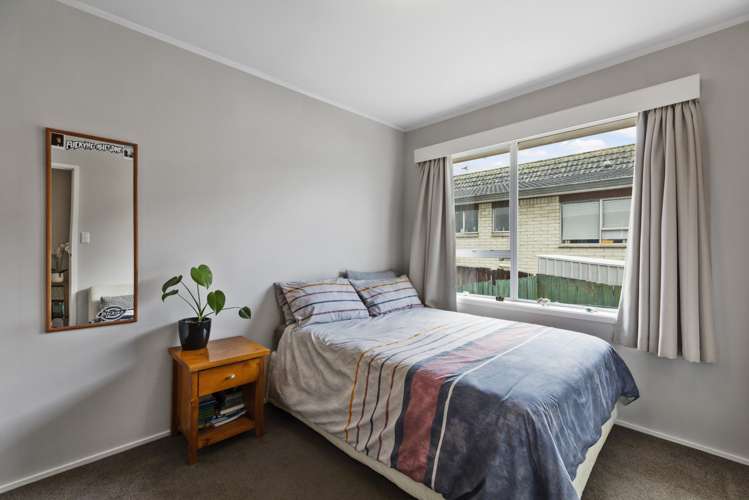 2/54 Luton Avenue Sunnyhills_17