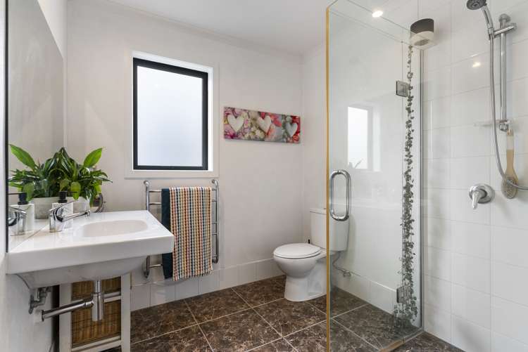 33 Roland Road Greenhithe_20