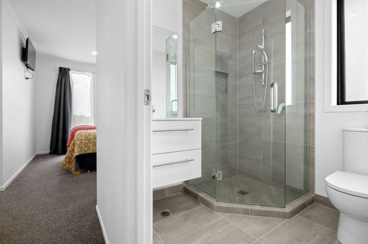 1/51 Cabourne Drive Glenview_6