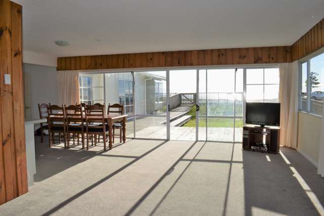 68 Marine Parade Otaki Beach_4