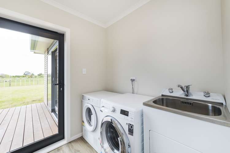 64 View Road Halcombe_13