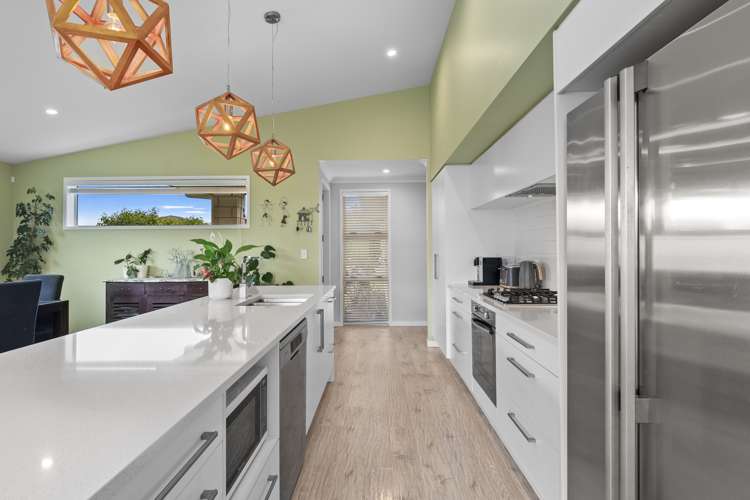 230 Ballintoy Park Drive Welcome Bay_8