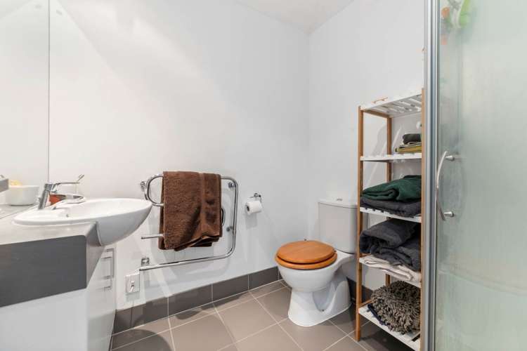 E12/71 Spencer Road Oteha_8