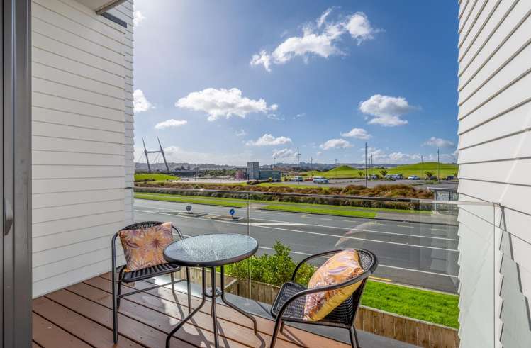 4 Te Whitinga Lane Flat Bush_11