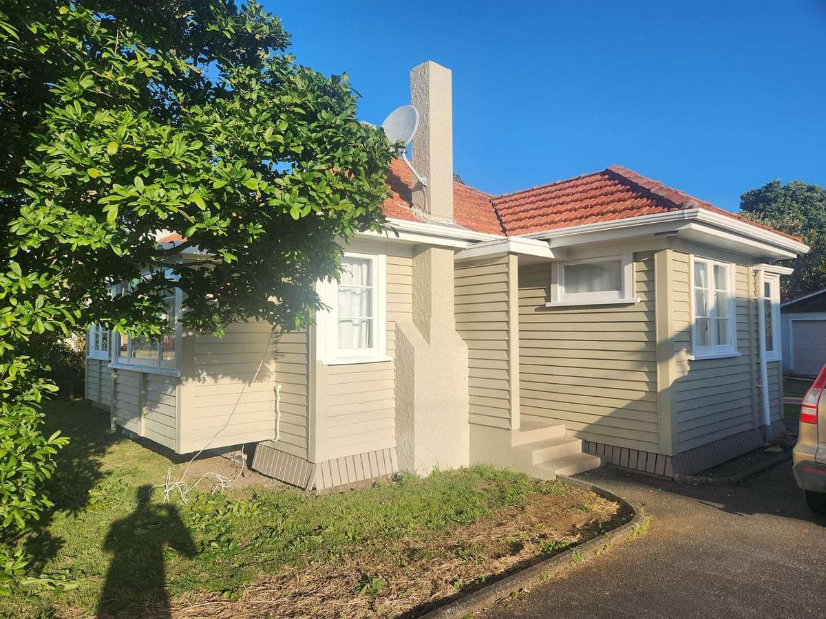 Freshly renovated leafy sun trap 1