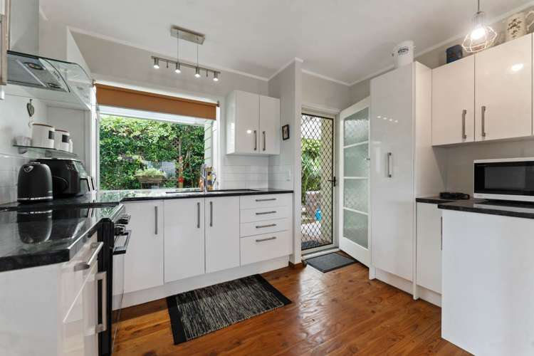 3/344A Beach Road Mairangi Bay_13