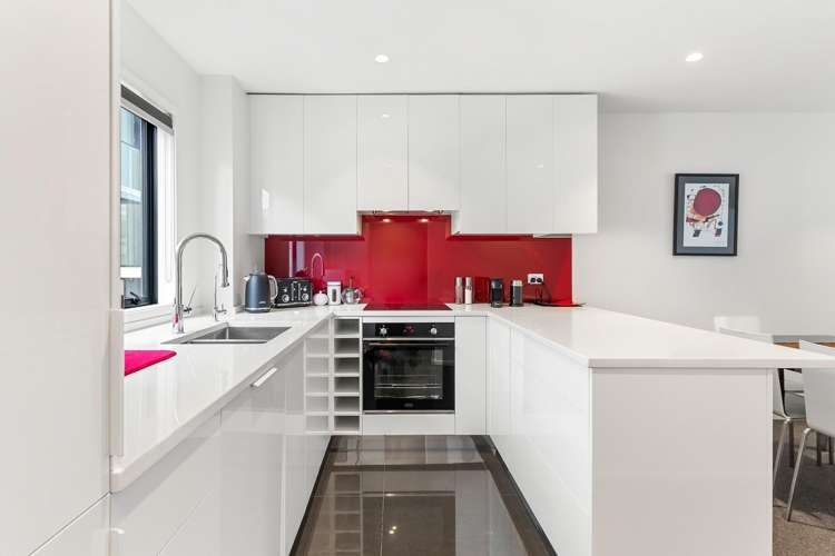 Suite 22/8 Dock Street City Centre_7