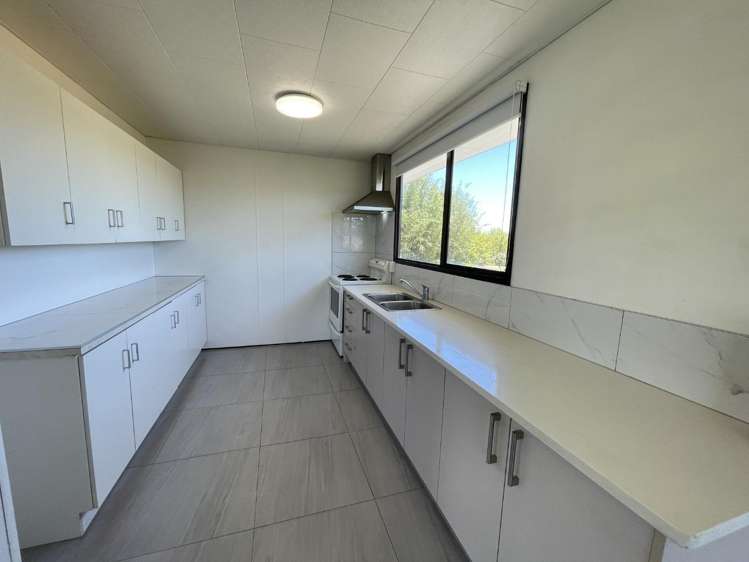 300 State Highway 16 Kumeu_23