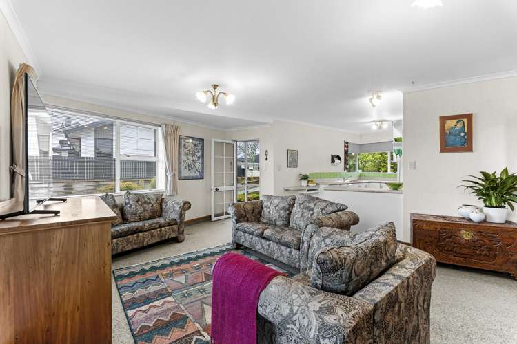 8 Burns Street Westown_16