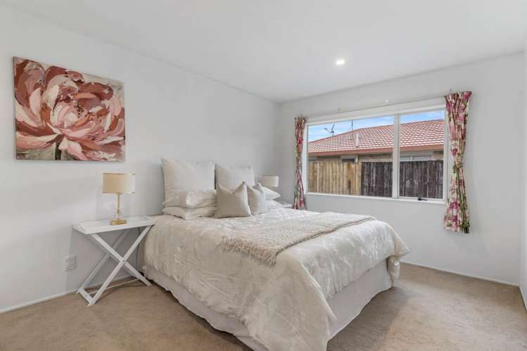 2/329 Botany Road Golflands_14