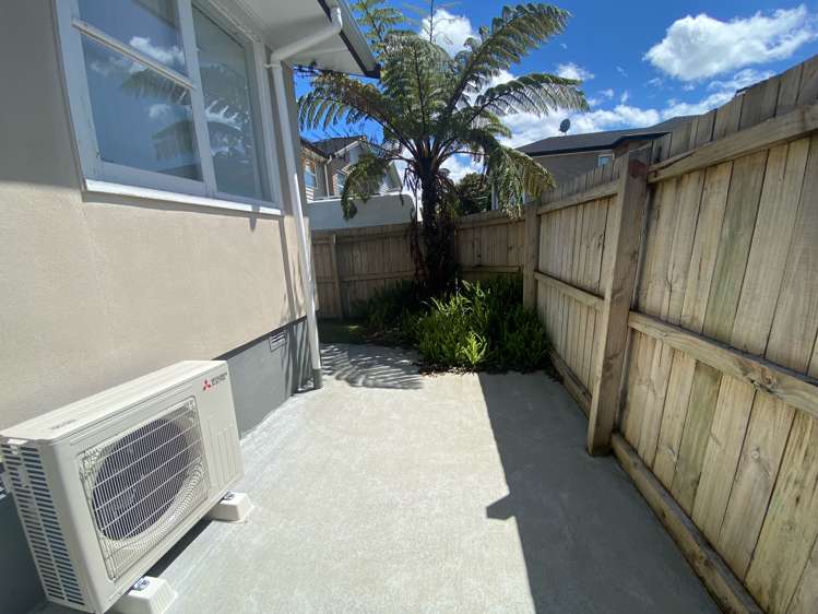 16 Rewarewa Road Te Atatu Peninsula_11