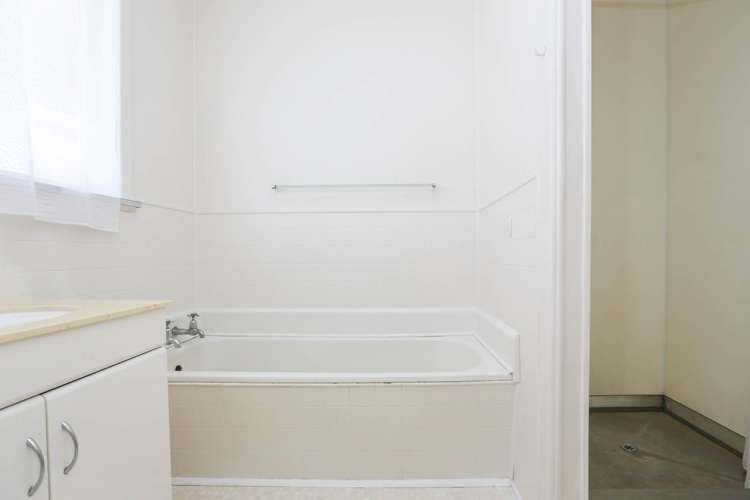 64 Hutchinson Avenue New Lynn_8