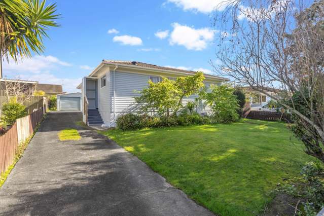 Freehold Gem with Room to Grow – CV $670,000!