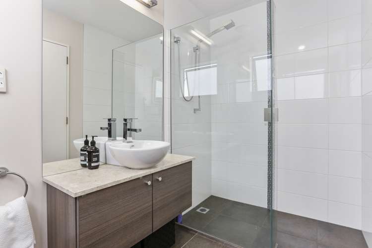 8/8 Wilk Lane Browns Bay_7