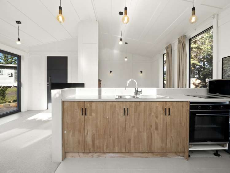 3 Peace Street Taieri Mouth_16