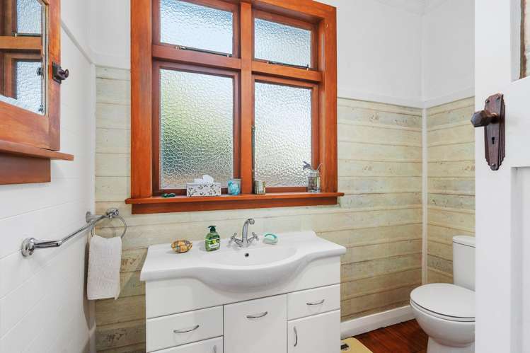 182 High Street North Carterton_9