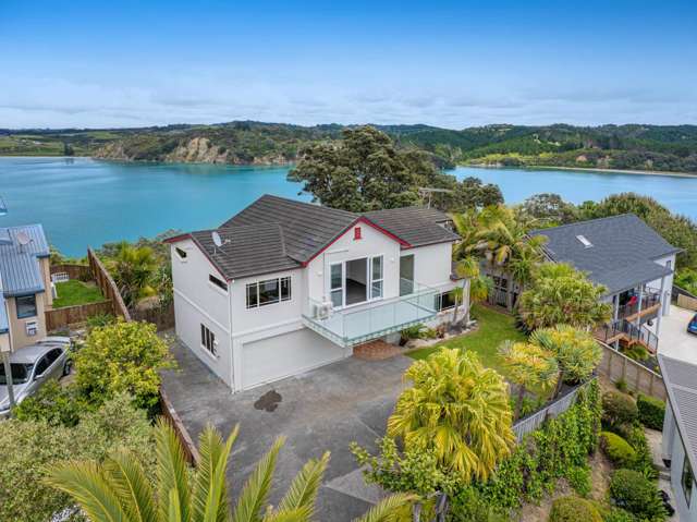 Clifftop Residence with Stunning Views