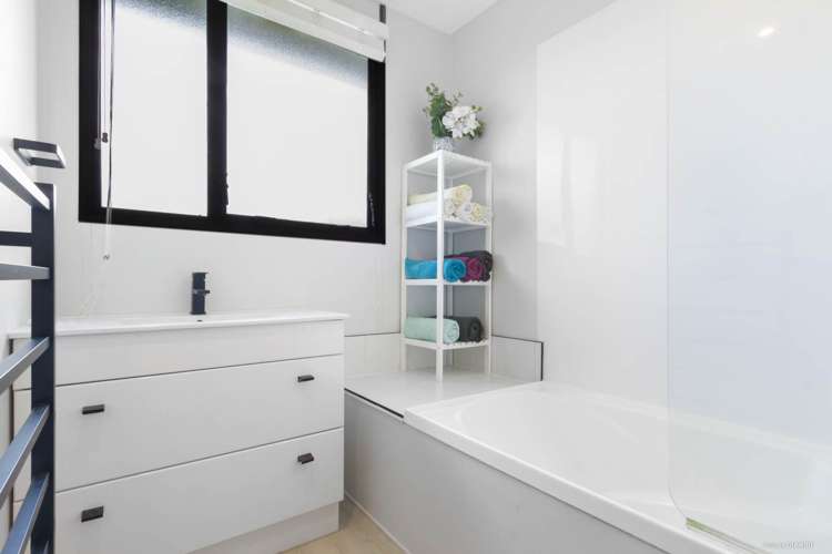 29 Abbotleigh Avenue Te Atatu Peninsula_10