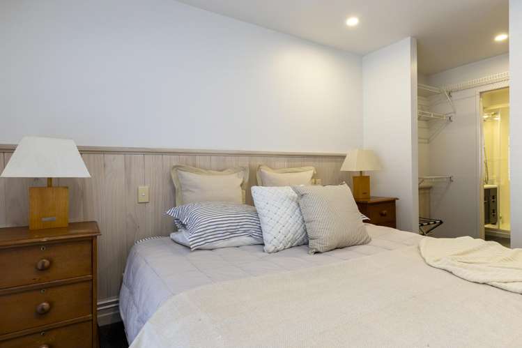 2/227 Lake Terrace Waipahihi_14