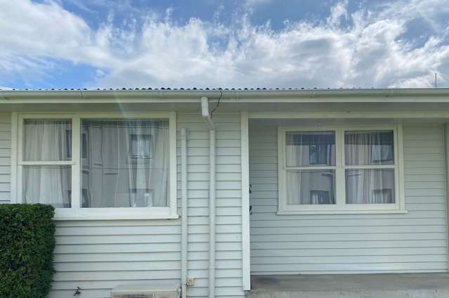 Large, warm & tidy 1 bed unit, 5 mins walk to city