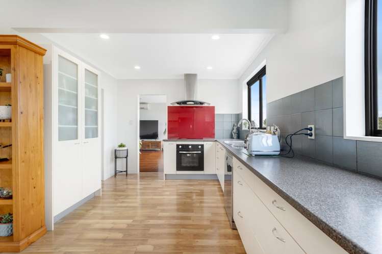 21 Beach Road Mellons Bay_13