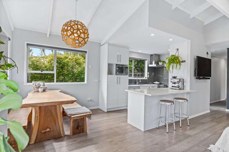 43 Onedin Place Titirangi_5