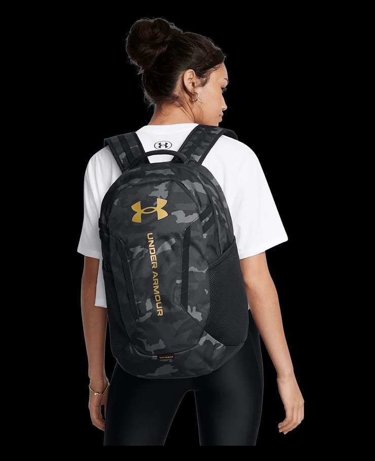 Experts urge parents to think about the size and weight when choosing a bag for their children. Artwork / Beth Walsh