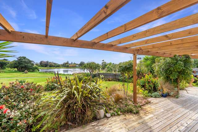 17 Barrett Drive Waikanae Beach_1