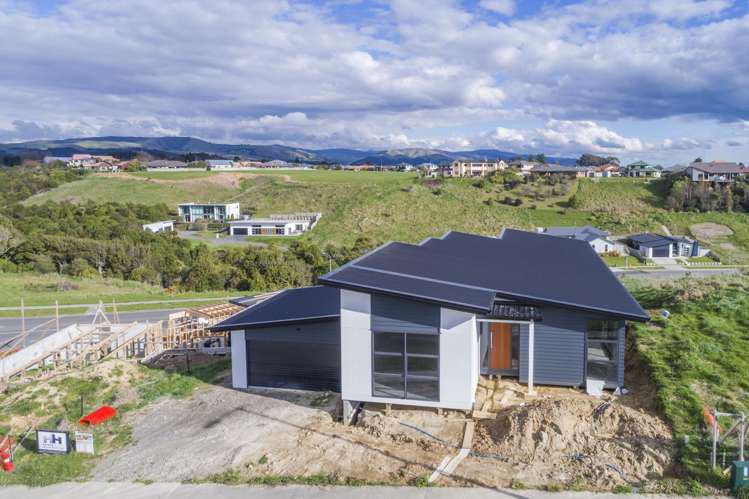 3 Vaucluse Heights Fitzherbert_0