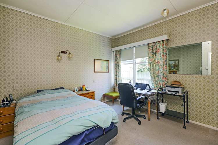 1422 Karamu Road North Mayfair_7