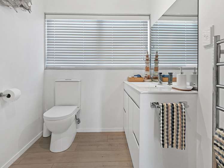 2/415 Port Road Whangamata_13