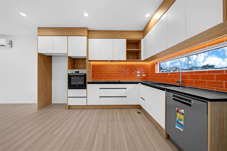 6 Longview Oak Lane Papakura_2