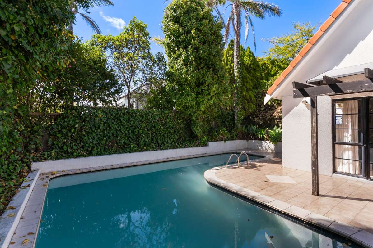 19 Elizabethan Gardens_4