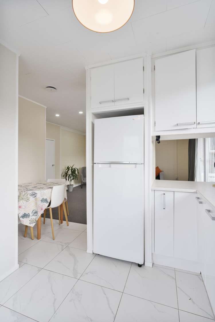 2/27 Spence Road Henderson_9