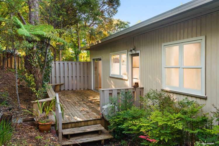 549 Beach Road Murrays Bay_15