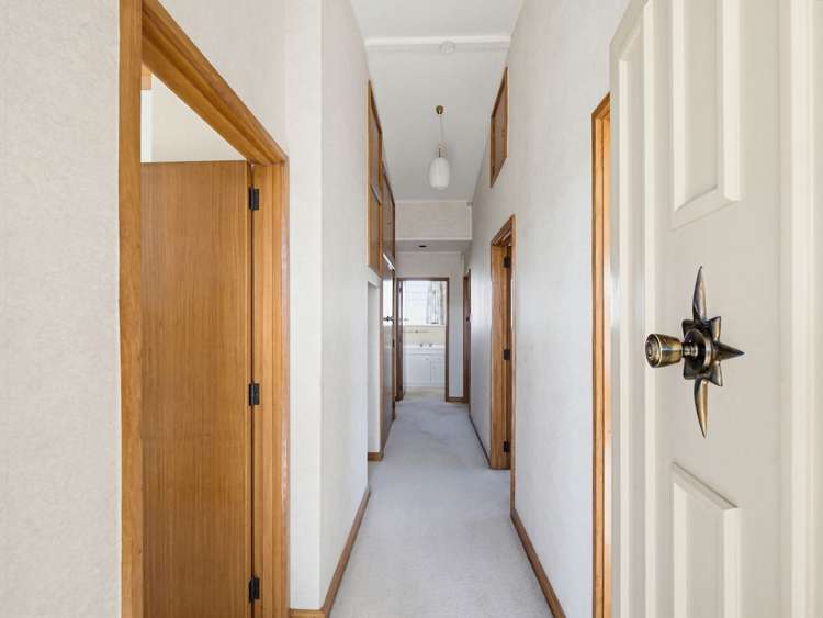 82 Sherwill Street West_5