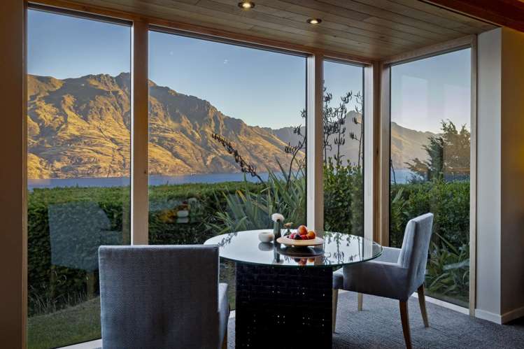 21 & 23 MacKinnon Terrace Sunshine Bay_39