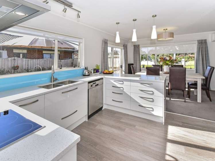 1 Tolvah Place Wattle Downs_8