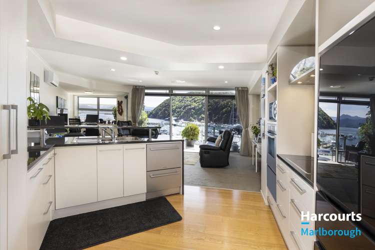 303/6 London Quay Picton_7