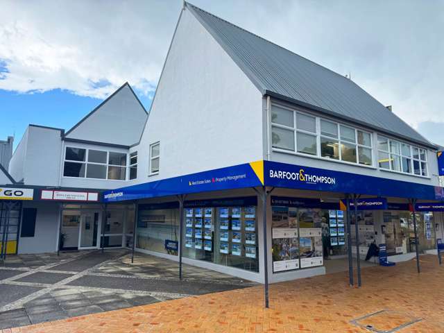 BEACHSIDE BUSINESS - OFFICE OR RETAIL IN HEART...