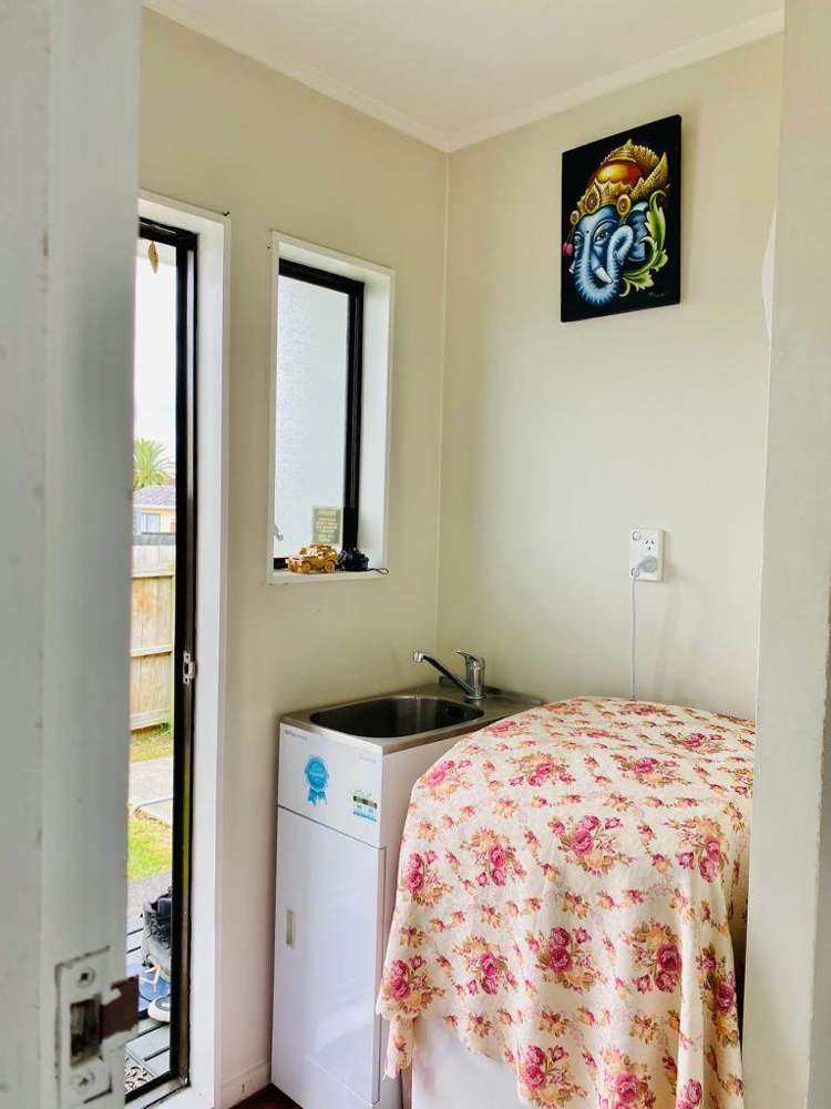 16a Hatherley Place Clendon Park_10