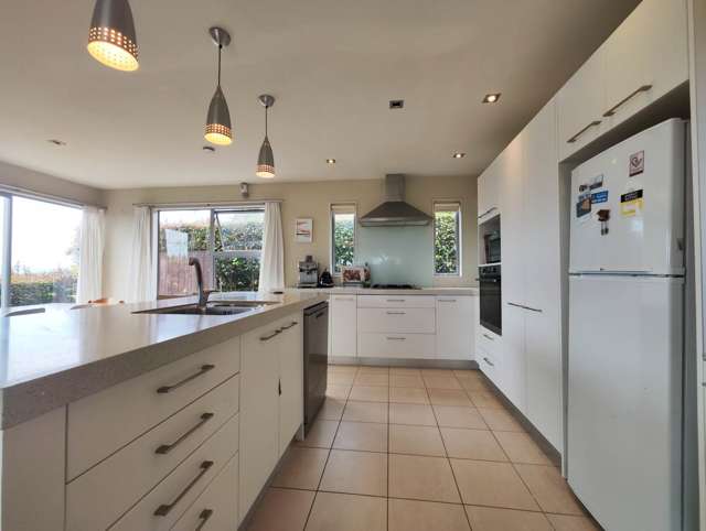 72a Bradbury Road Botany Downs_3