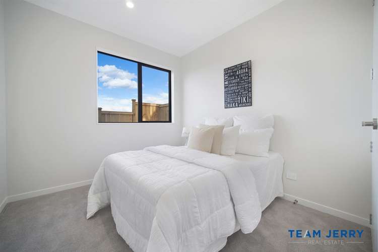 21 Knockanara Drive Flat Bush_14