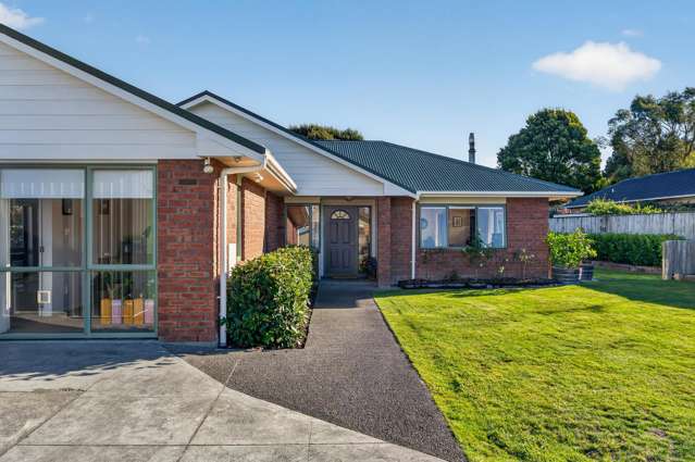 BEO $855,000-Peaceful Family & Home Office Oasis