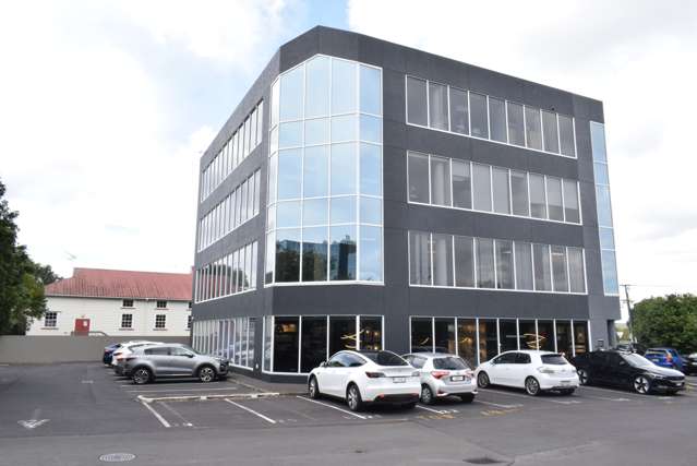 212 sqm office ideal for medical or clinical